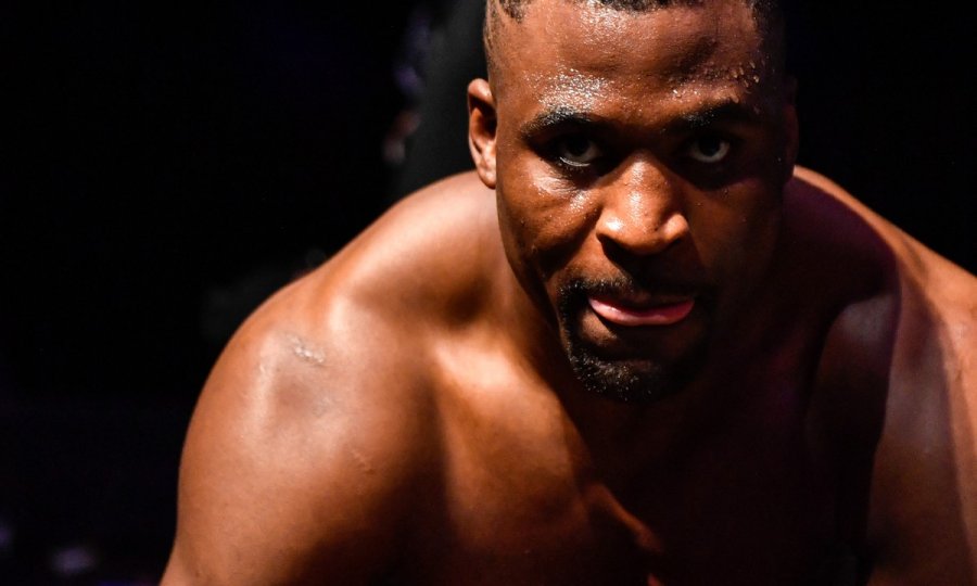 Kamerunski div sve okupljenje, uoči meča godine, iznenadio odgovorom na pitanje je li Stipe Miočić najbolji teškaš svih vremena