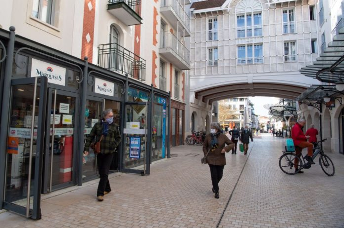 Francuska vlada želi ograničiti kretanje građanima koji se ne budu cijepili