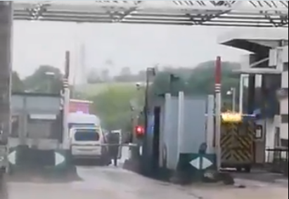 U Francuskoj napali zatvorski kombi i ubili najmanje 2 čuvara. Zloglasni Muha uspio je pobjeći!