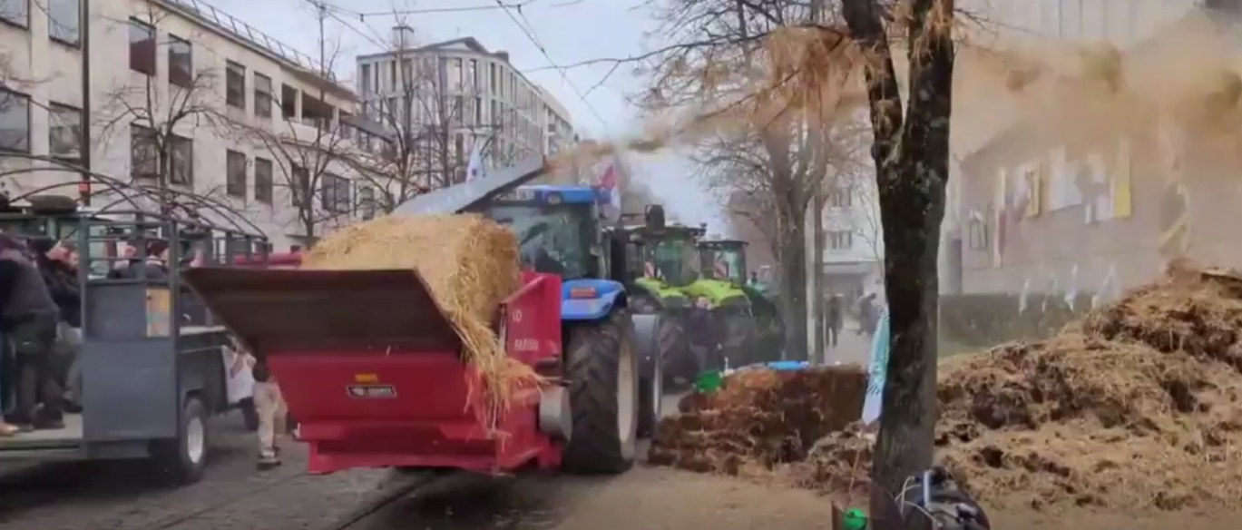 15.000 policajaca brani Pariz od seljaka. Oni prijete: Opkolit ćemo grad…