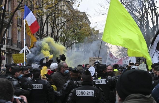 Francuska: 240 000 ljudi na četvrtom tjednu protesta protiv Covid propusnica