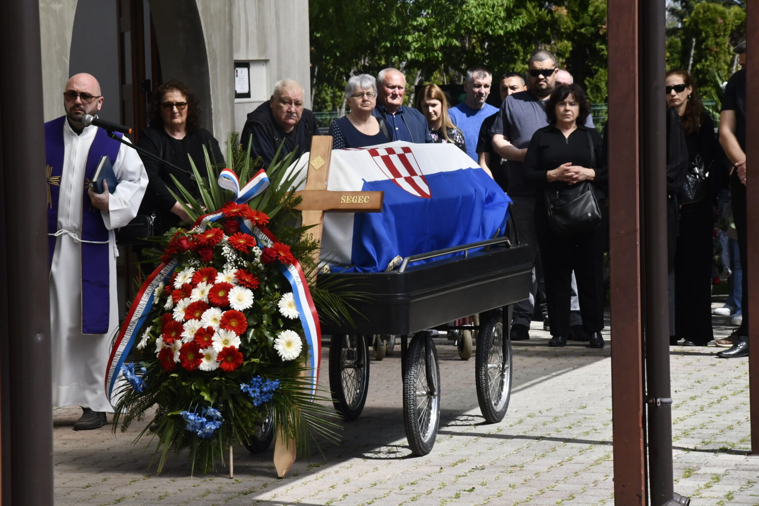 Nakon 33 godine posmrtni ostaci vukovarskog heroja Franje Šegeca sahranjeni na vukovarskom groblju