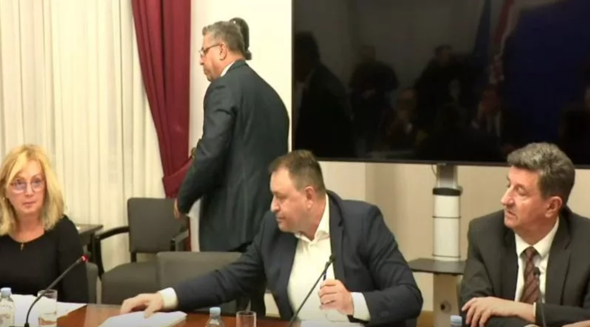 Franko Vidović prepustio Anti Deuru vođenje sjednice Odbora za obranu!