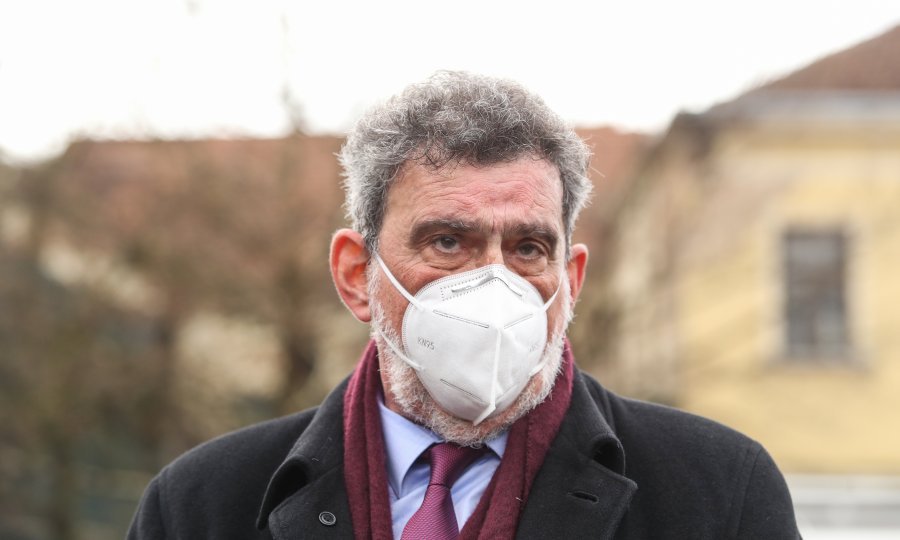 Fuchs: 'Mogući punktovi za učenike u kontejnerima, a za maturante besplatna priprema'