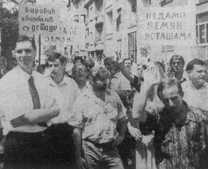 Objavljena sramotna fotografija četnika Vučića koji protjeruje obitelji iz Zemuna jer su Hrvati