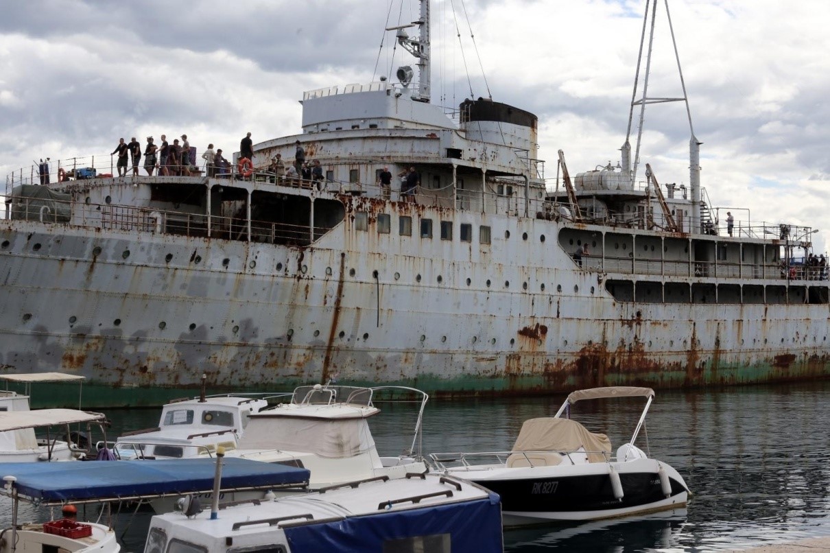 TO SE ZOVE PERVERZIJA: PLOVEĆI KUPLERAJ MEGA-ZLOČINCA JOSIPA BROZA TITA U "PRIJESTOLNICI EUROPSKE KULTURE"