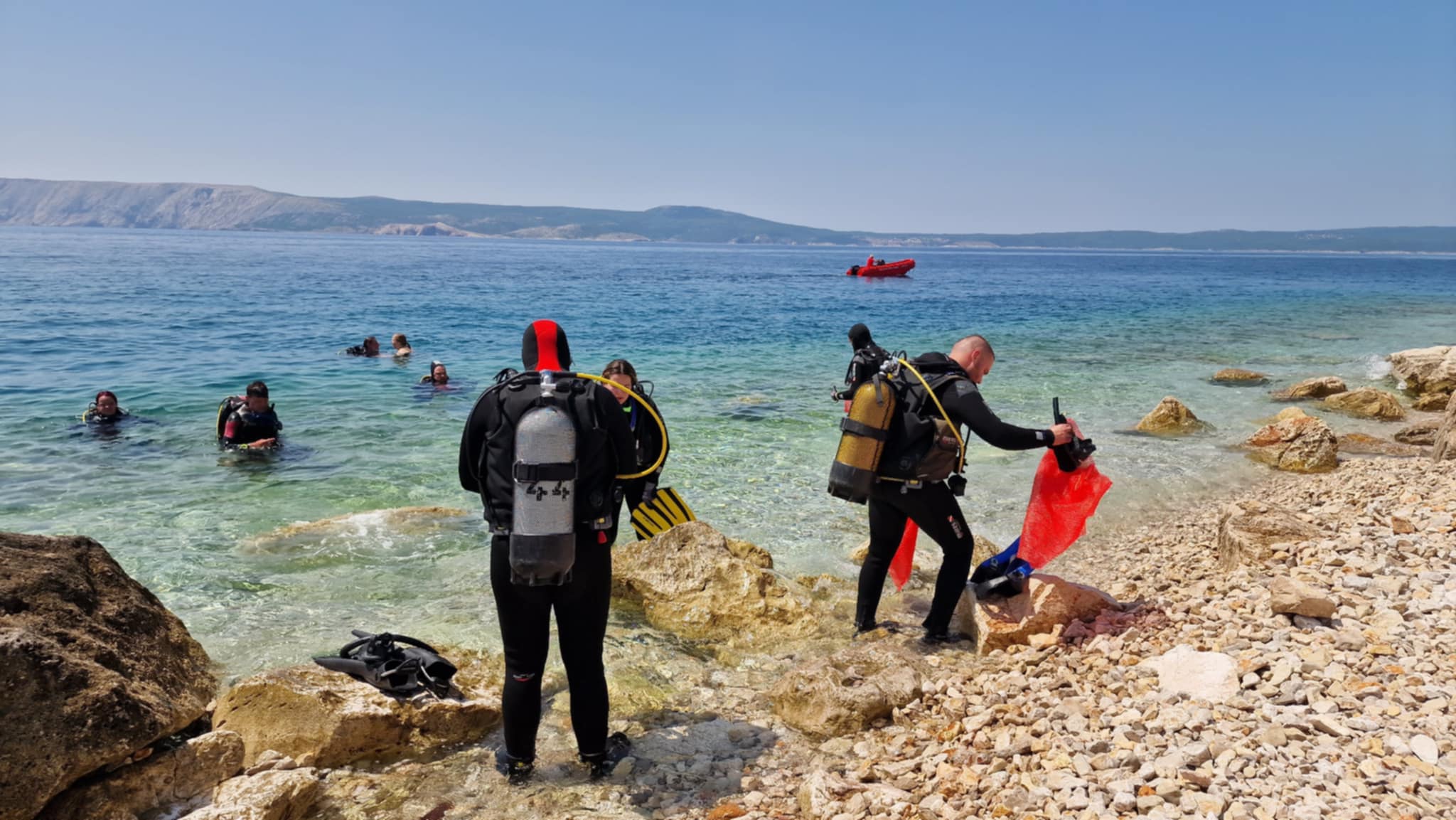 More nije kanta za smeće - ponašajmo se odgovorno! U ekološkoj akciji „Čista Hrvatska 1.0“ iz podmorja izvučen kontejner otpada