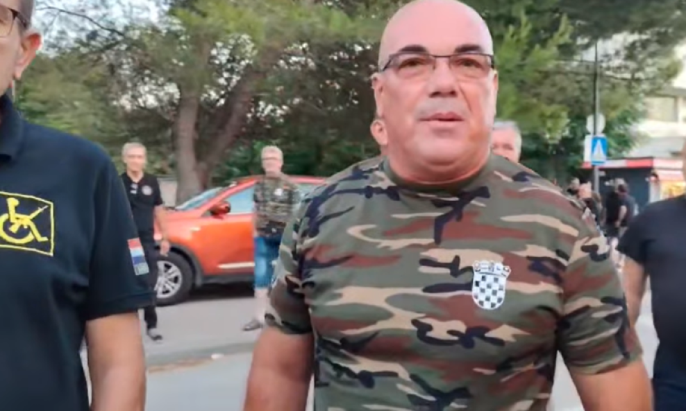 Petorici prosvjednika iz Benkovca zabranjeno približavanje novinarki Vrsaljko