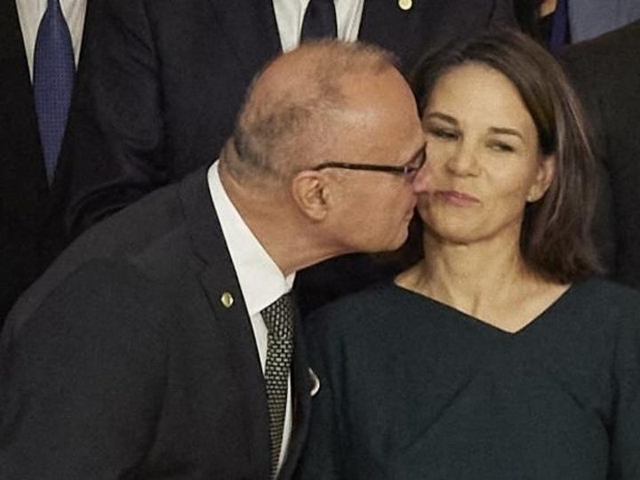 I Njemački Bild o blamaži Grlića Radmana: Napao je Baerbock poljupcem, ovo je razlog