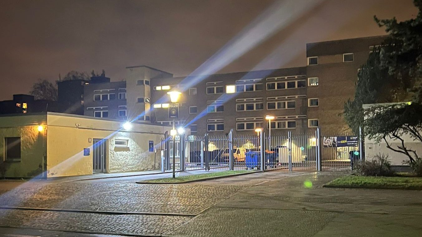 U eksploziji u berlinskoj policijskoj postaji ozlijeđena dva policajca – istraga u tijeku