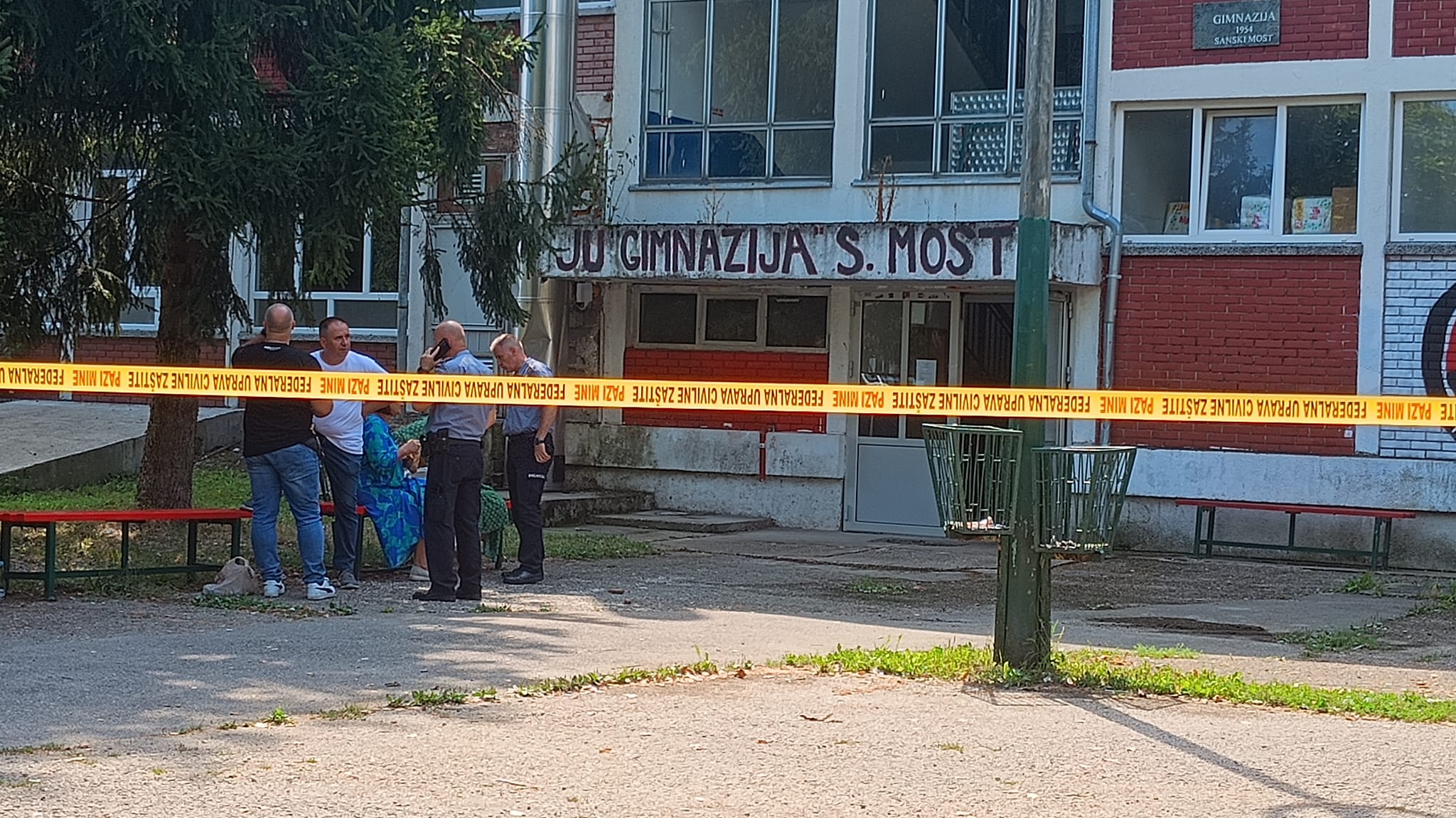 Tragična pucnjava u Sanskom Mostu: Domar ubio troje zaposlenika gimnazije
