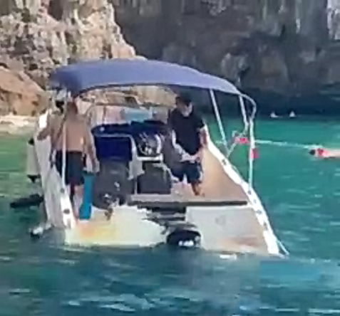 Snimanje umjesto pomoći - Gliser potonuo dok su drugi samo snimali