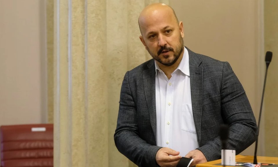 ČUDAN TRENUTAK U SABORU Maras tražio čašu vode, Reiner kroz smijeh: Sljedeći put nemojte tražiti omlet