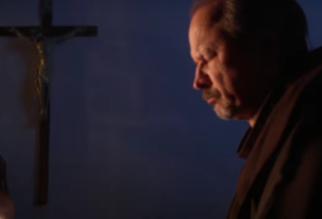 Hrvati ga žele s Thompsonom na hipodromu: Pjevao je o tragediji hercegovačkih fratara (VIDEO)