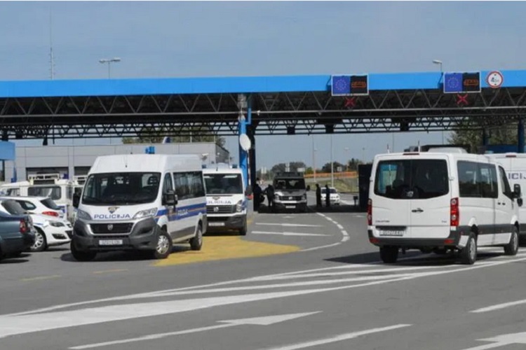 Srbin se preznojio na granici: Pas nanjušio što skriva u rolama papira, ovakav ulov dugo nije viđen