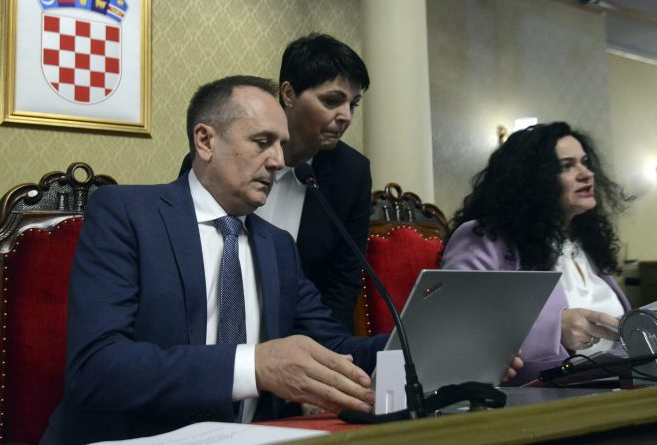 KAOS U GRADSKOJ SKUPŠTINI: HDZ povlači amandmane, Bandić se nije ni pojavio