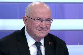 Ovo što radi Mate Granić, kao i mnogi potekli u krilu bivšeg režima od planina do dolina, tj. od Planinc do Dolanc, zove se borba za bolju prošlost