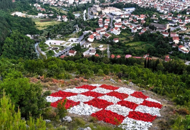 Tito je prezirao ovaj grad u Hercegovini: Sada iznad njega stoji grb od kojeg se Srbi ježe