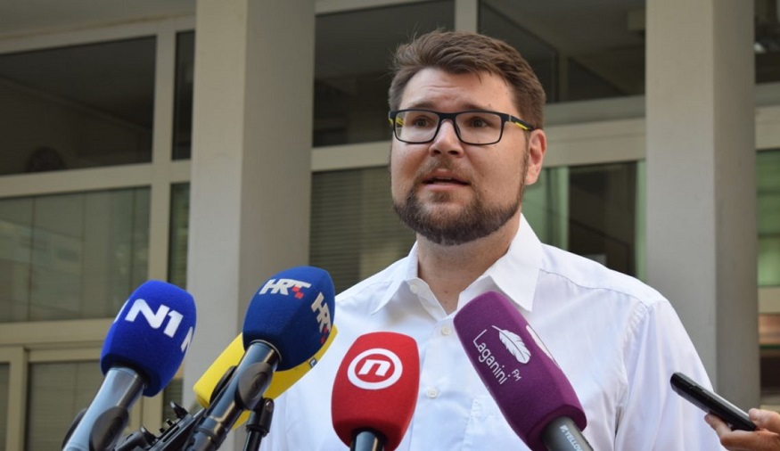 I SUPRUGA PEĐE GRBINA KUPILA DIPLOMU MEDICINSKE SESTRE U KRAGUJEVCU?!