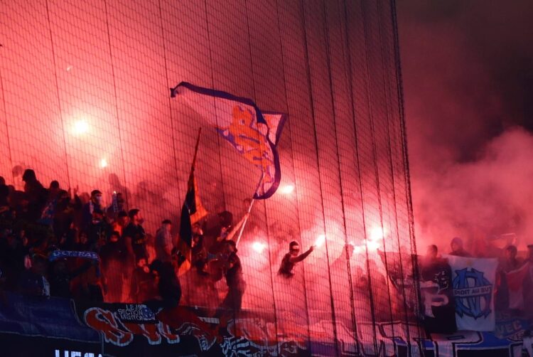 Novi neredi u Grčkoj: Policajac se bori za život, na ispitivanju više od 400 navijača