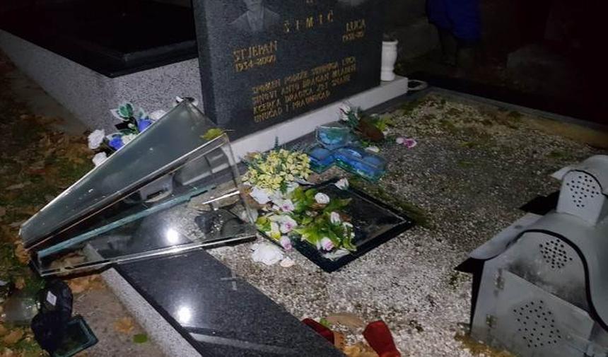 Vandali oskvrnuli katoličko groblje u Tuzli, otvorene i grobnice
