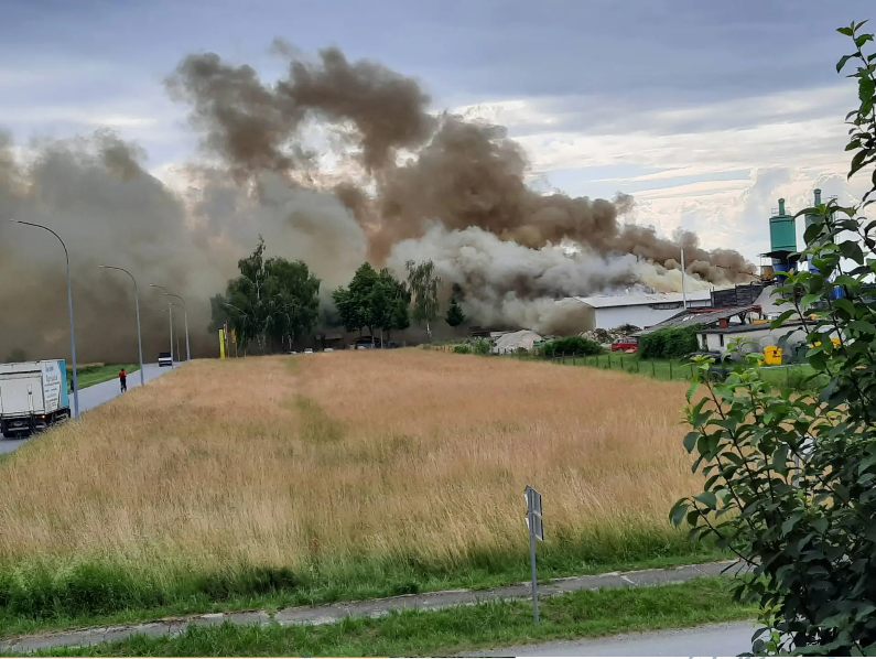 Kod Grubišnog polja opet gori: Gusti dim zabrinuo građane