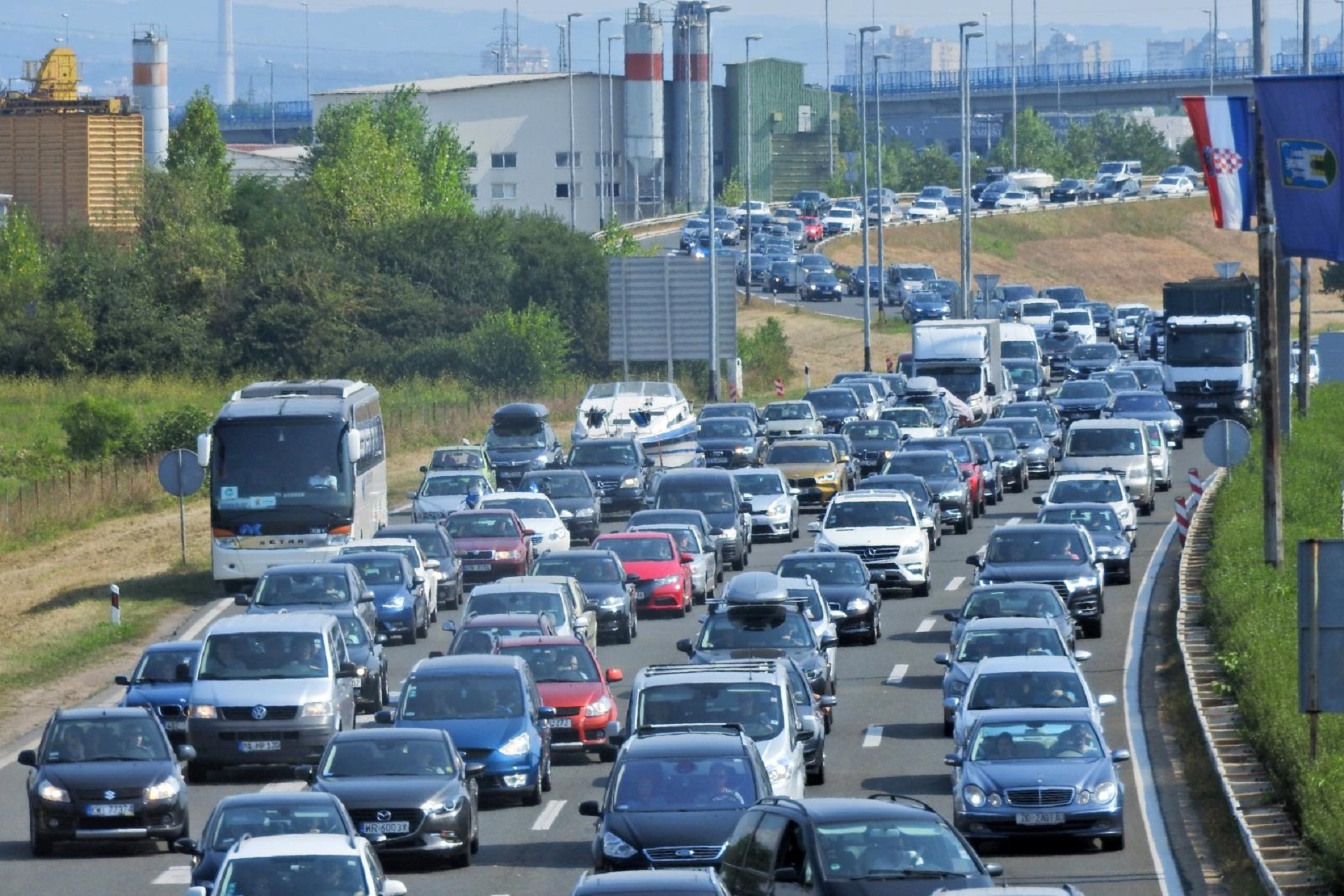 Gužve prema Zagrebu, odlaze turisti