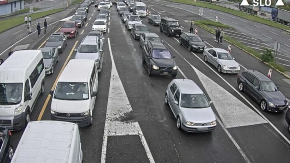 Kaos na granici s Hrvatskom, satima se čeka na ulaz: 'Stojimo na mjestu, ovo je katastrofa!'