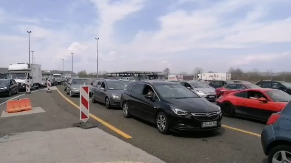 Gužve na granicama, na Bregani se i do 2 sata čeka u kolonama