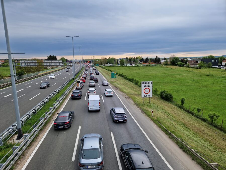 Kilometarska kolona na putu prema moru, HAK dao važan savjet vozačima