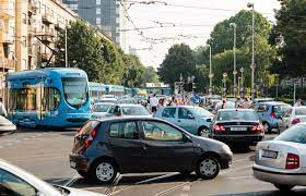 Snažan udar groma u Zagrebu: Ugasili se semafori na jednom od najprometnijih križanja, vlada potpuni kaos