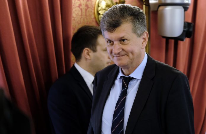 PLENKOVIĆ RAZRIJEŠIO DUŽNOSTI KUJUNDŽIĆA