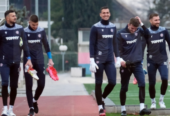 NISU NI POČELI, A VEĆ PROBLEMI: Dinamo i Hajduk razrijeđeni krenuli u pripreme