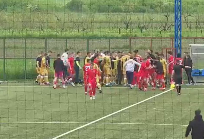 ŠOKATNE SCENE NA SUSRETU HAJDUKA I GORICE: Treneri se potukli pred djecom