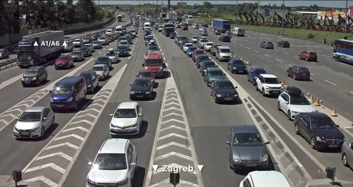 Kilometarske kolone: Autoceste i granični prijelazi pod opsadom pred sunčani vikend