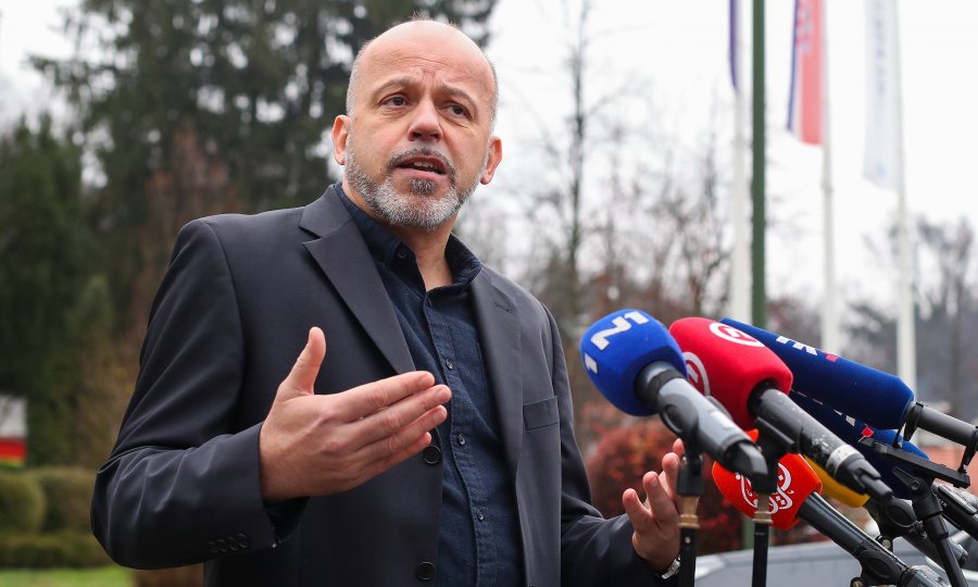 RAVNATELJ HALMED-A  'Zabilježeno 860 slučajeva nuspojava cjepiva u Hrvatskoj'