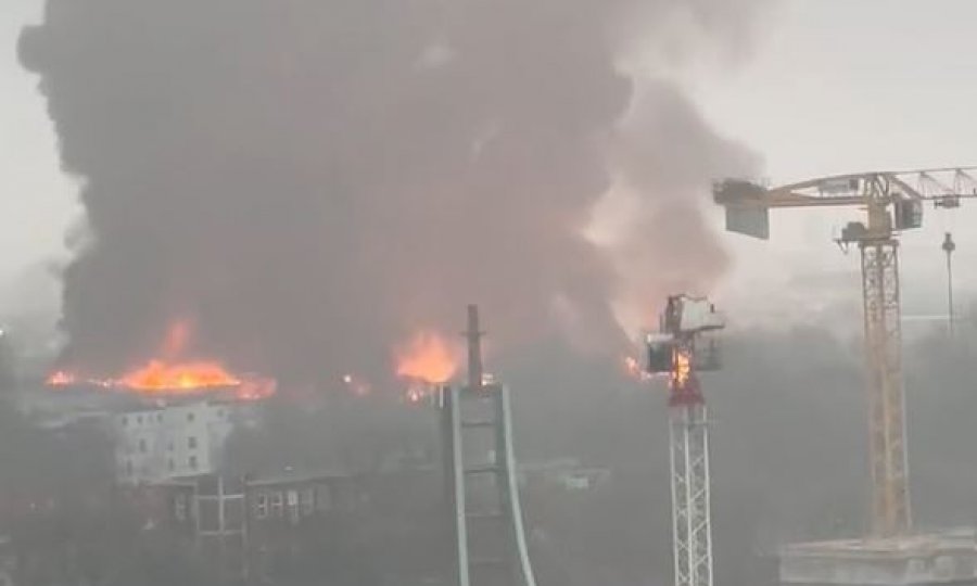 Veliki požar u Hamburgu, čuju se eksplozije i curi sumporovodik