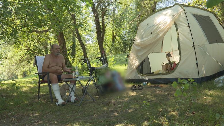 PRONAĐENO RJEŠENJE Hrvatski branitelj koji  s psom Barnijem privremeno živi u šatoru na Bundeku smješten u bolnicu