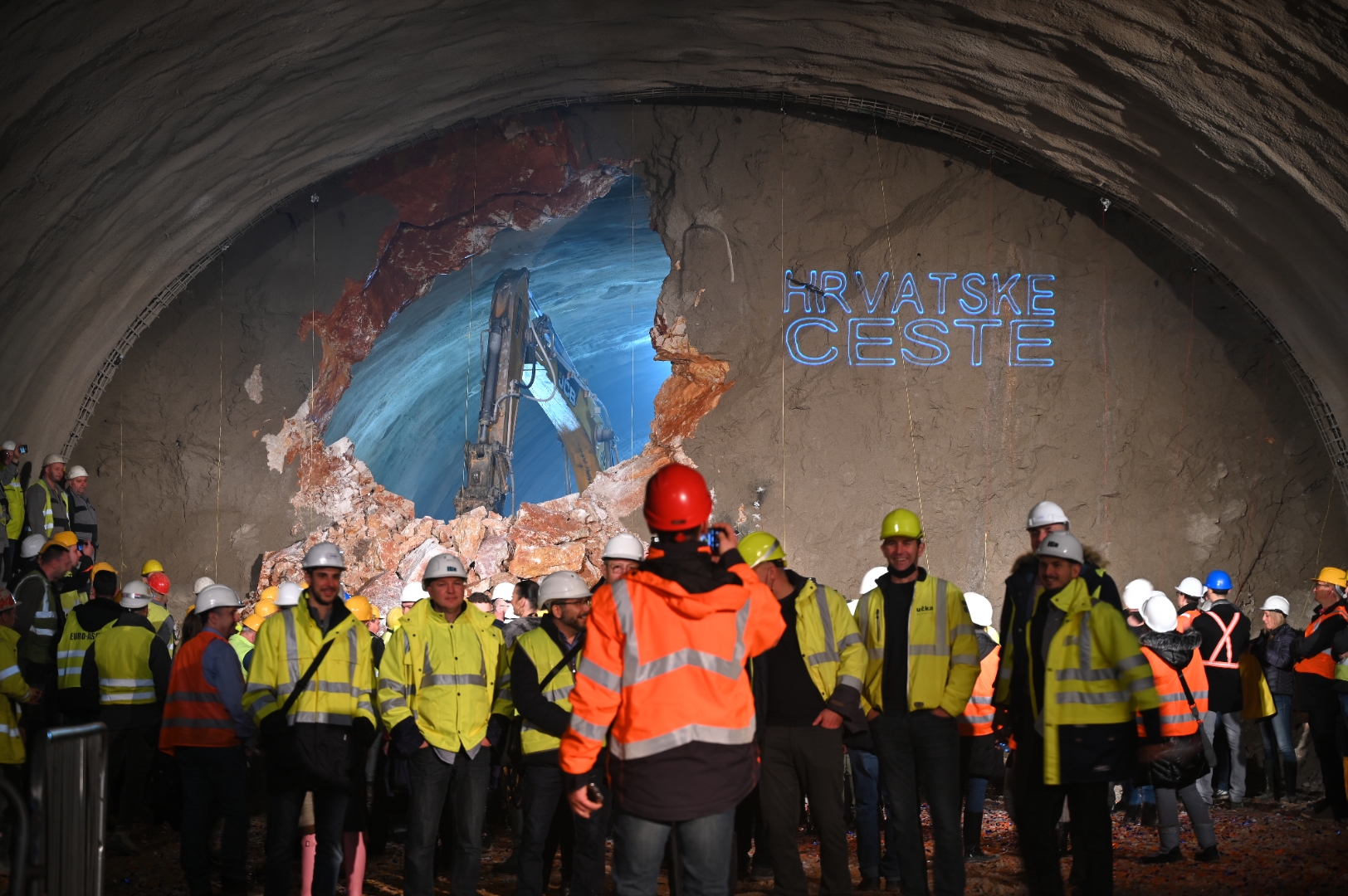 Probijen tunel Podmurvice na novoj spojnici riječke luke i obilaznice, pogledajte kako je to izgledalo