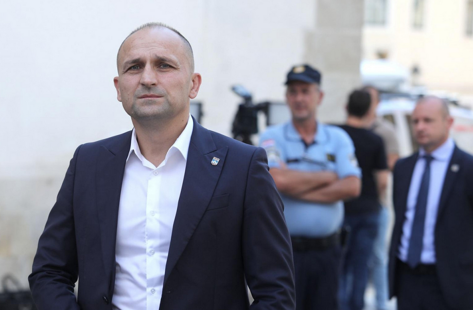 KAOS IZA ZATVORENIH VRATA! Plenković smijenio Anušića: Ovo je početak rata u HDZ-u