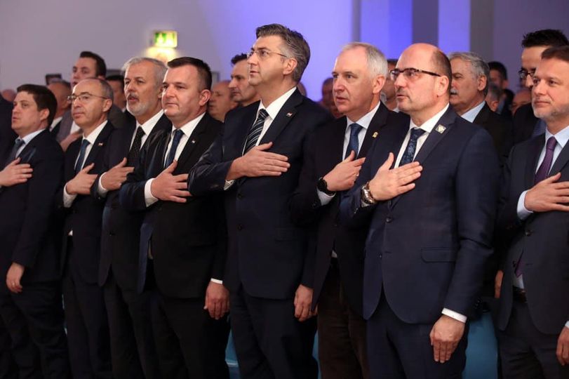 Nataša Pogačić: NEJAVNA NETEMA