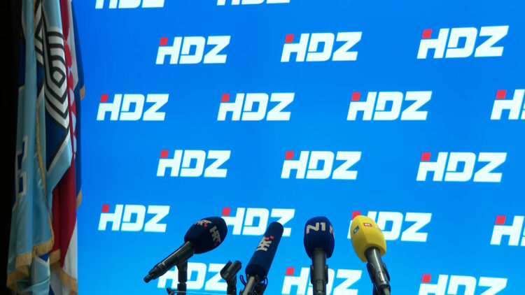 Iz HDZ-a reagirali na Dabrin uvjet o zabrani petokrake: Podsjetili na 'zaboravljeni' dokument