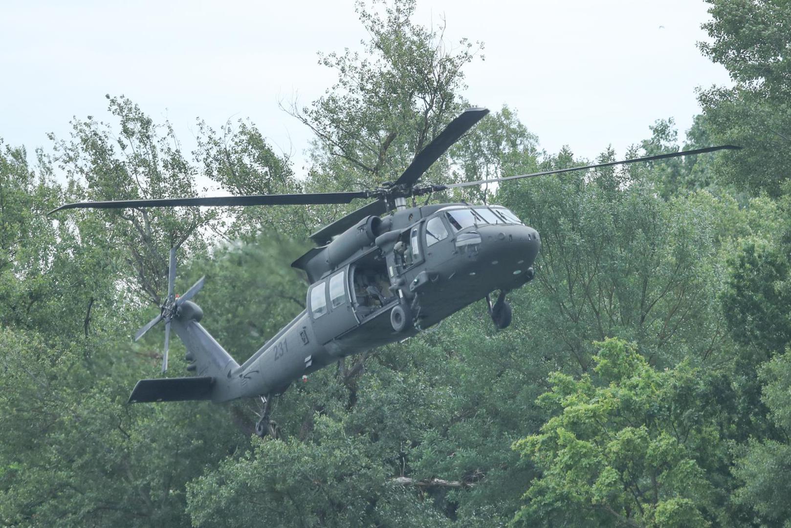 Vojni helikopter tijekom vježbi na Jarunu zahvatio krošnju stabla!