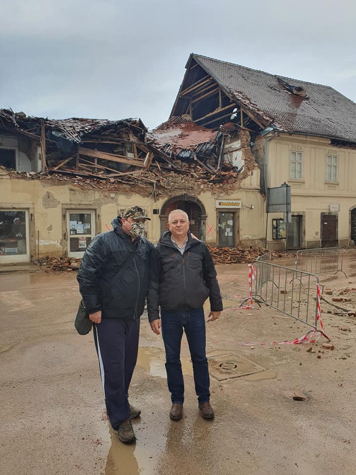 HERMAN VUKUŠIĆ: Dumboviću, imaš ti veće probleme od tuđih selfija, recimo kriminal u obnovi kuća