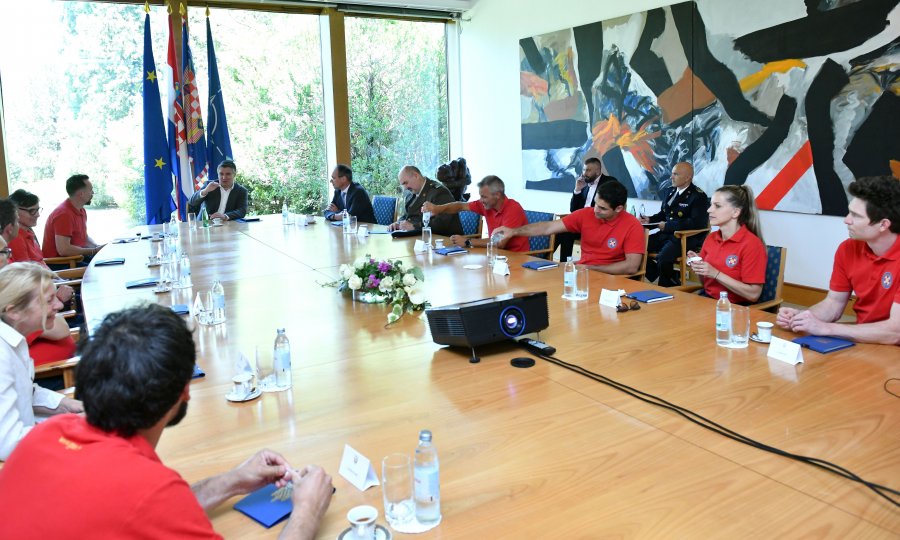 Milanović održao radni sastanak s predstavnicima HGSS-a