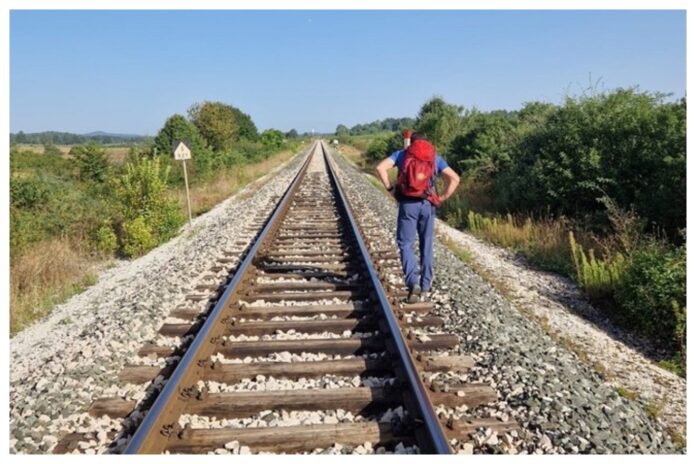 Nepoznata osoba skočila iz vlaka na području između Metka i Lovinca