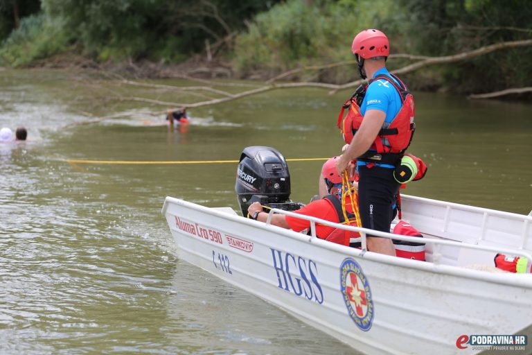 STIŽU NOVE INFORMACIJE Policija objavila tko je bio u čamcu koji se prevrnuo na Dravi, potraga za nestalim još traje