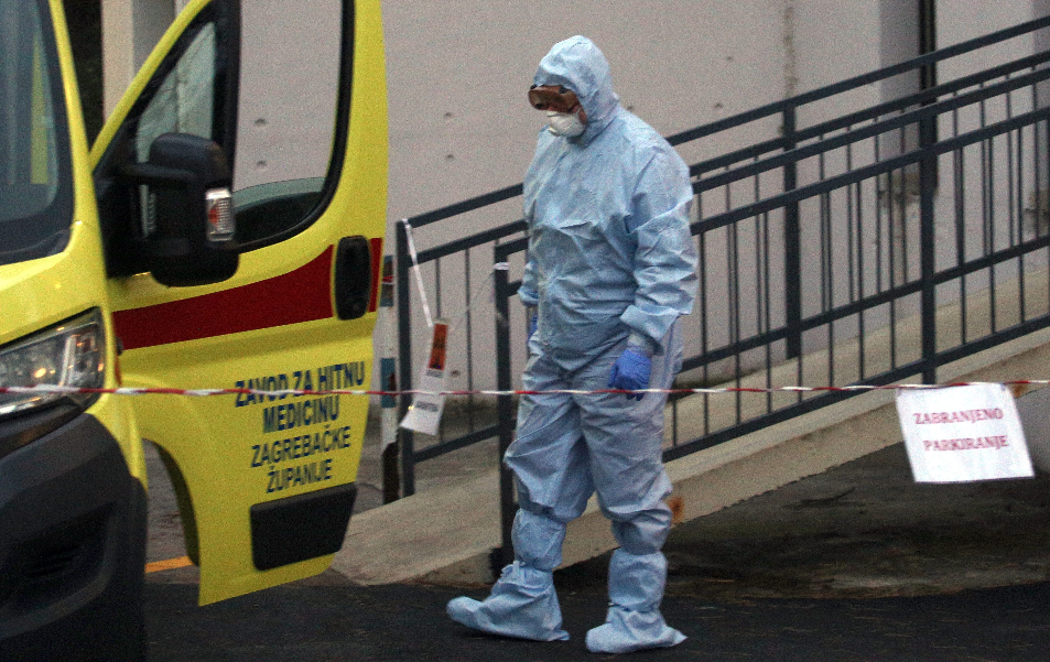 ČUDO USRED KRIZE: Beba se rodila u vozilu Hitne! Sumnjali su da je majka zaražena koronom, pa sve stavili u izolaciju!