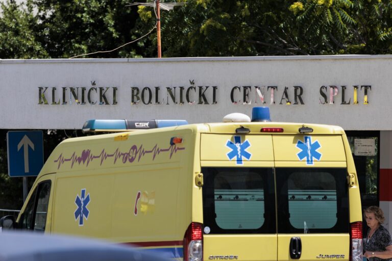 Preminula djevojčica koja je jučer puna modrica dovezena u KBC Split