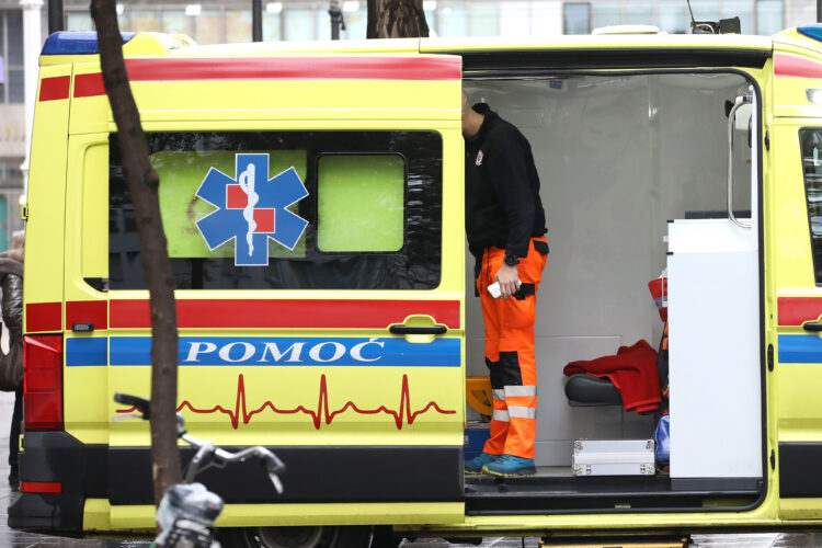 Snažna bura u Sinju: Djevojčici (9) pao kamen na glavu, više nije u životnoj opasnosti